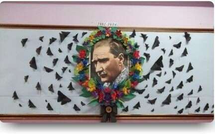 Ataturk Resimli Makam Panosu Guner Ofis Kaliteli Deri Ve Ahsap Sumen Takimlari Ureticisi