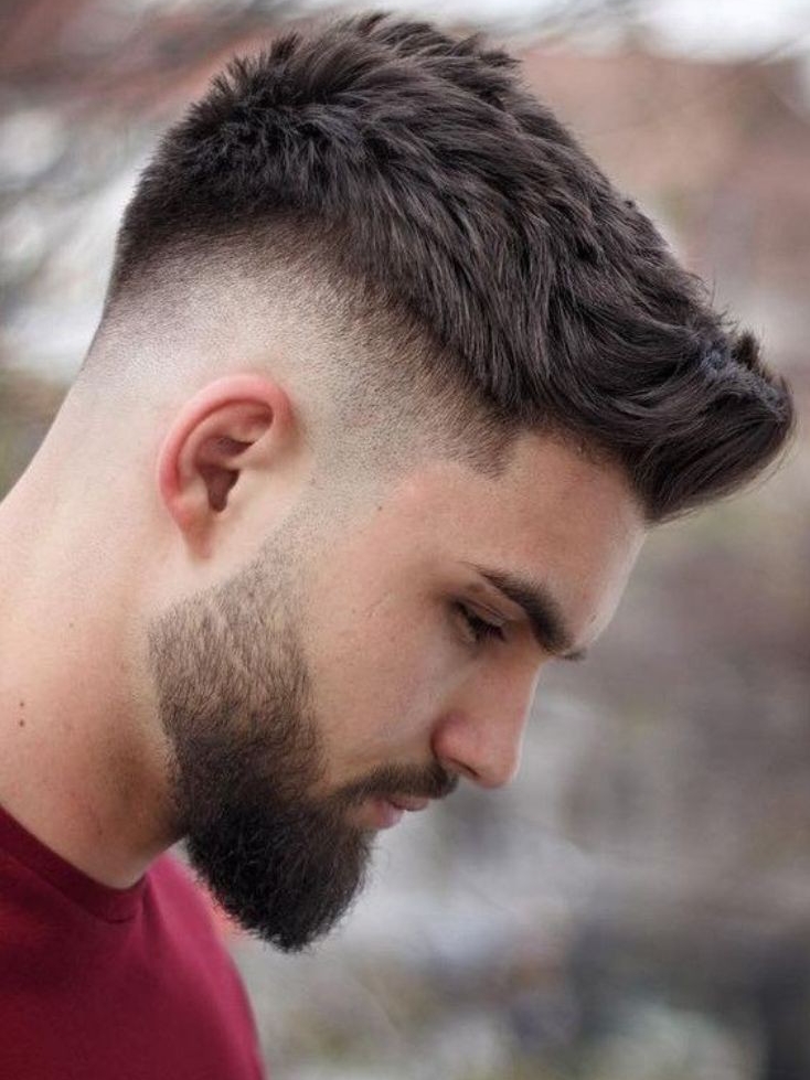 Erkeklere dalgalı Saç Modelleri trend